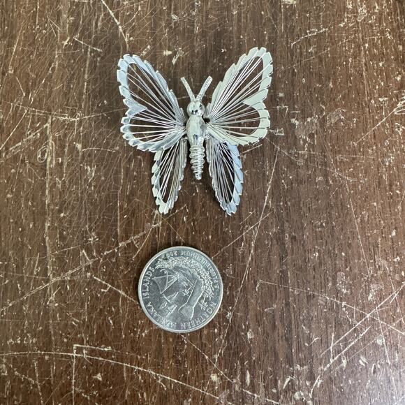 Monet VINTAGE‎ 1972 Silver Tone Wire Butterfly Brooch Pin - Picture 2 of 4